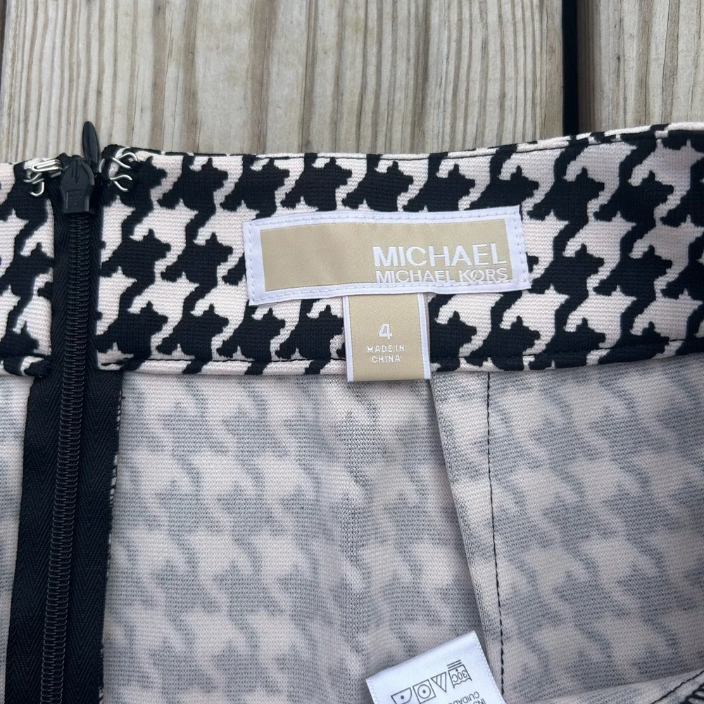Michael Kors Ladies Houndstooth Black And Pink w/Slit Pencil‎ Skirt Sz 4 Zipper